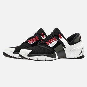 Jordan Alpha Trunner - Like New - (Black White Gym Red - Mens 8.5)
